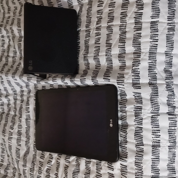 LG G2 Tablet wl Charging speaker - Picture 3 of 7